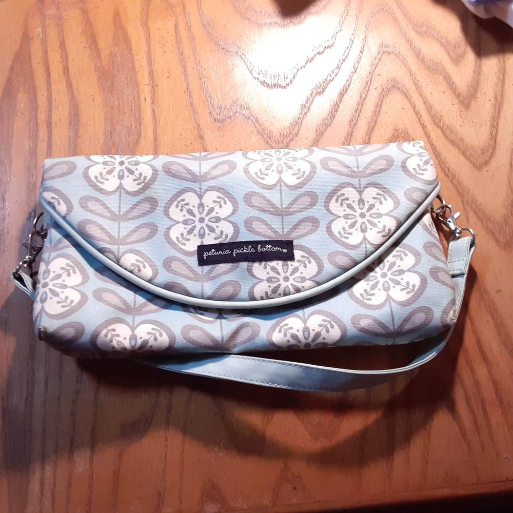Petunia Pickle Bottom Lt Blue/Gray Floating Clutch